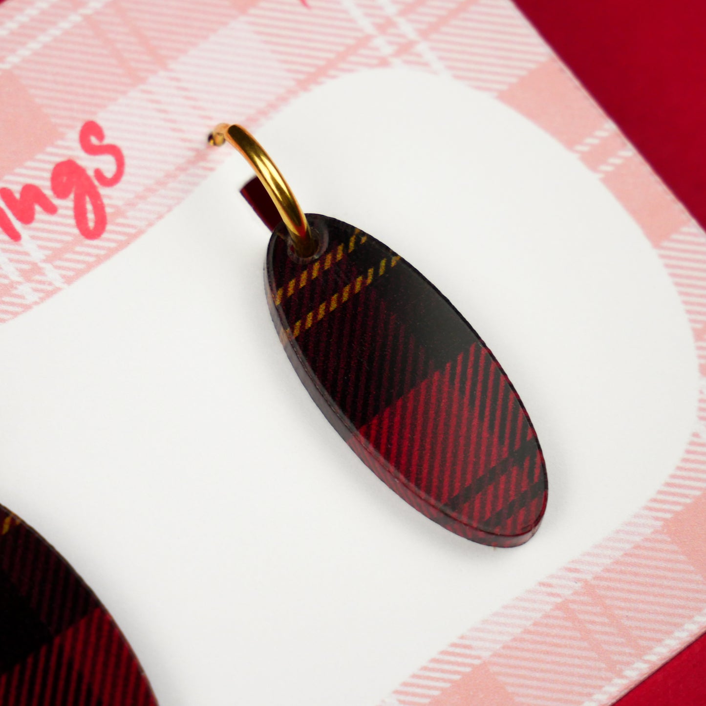 OVAL DANGLE - red tartan