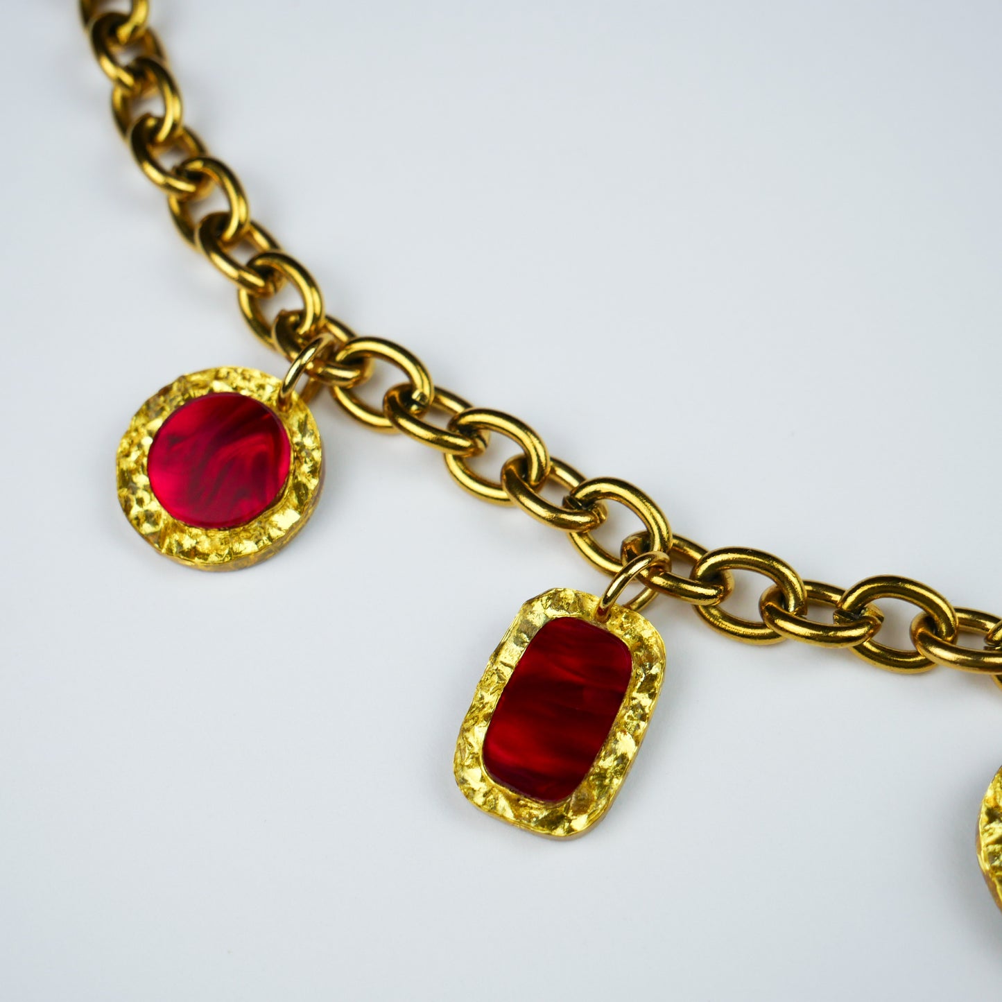 ANTIQUE TRINKET NECKLACE - red marble