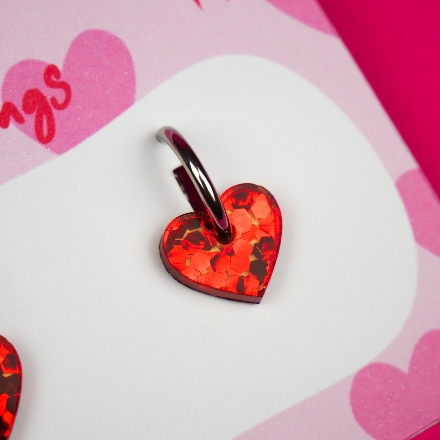 DAINTY HEART - red glitter