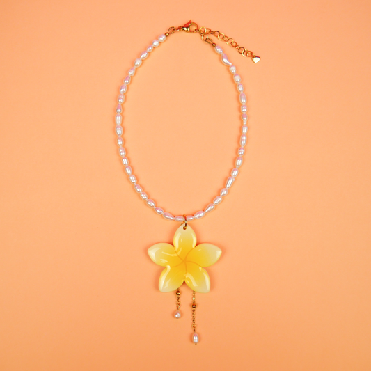 PLUMERIA PEARL necklace - butter yellow