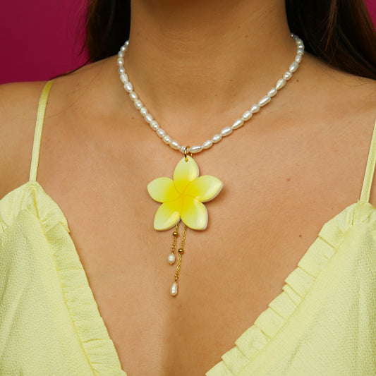 PLUMERIA PEARL necklace - butter yellow