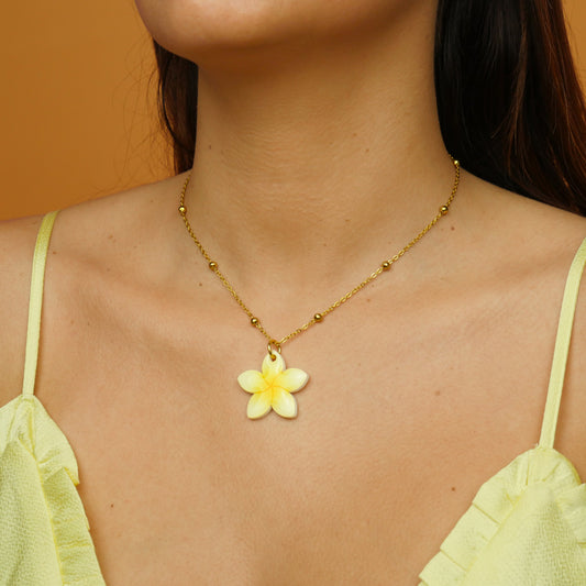 LITTLE PLUMERIA necklace - butter yellow