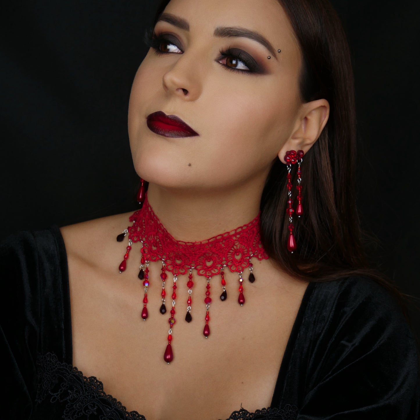 VAMPIRE QUEEN - red lace choker