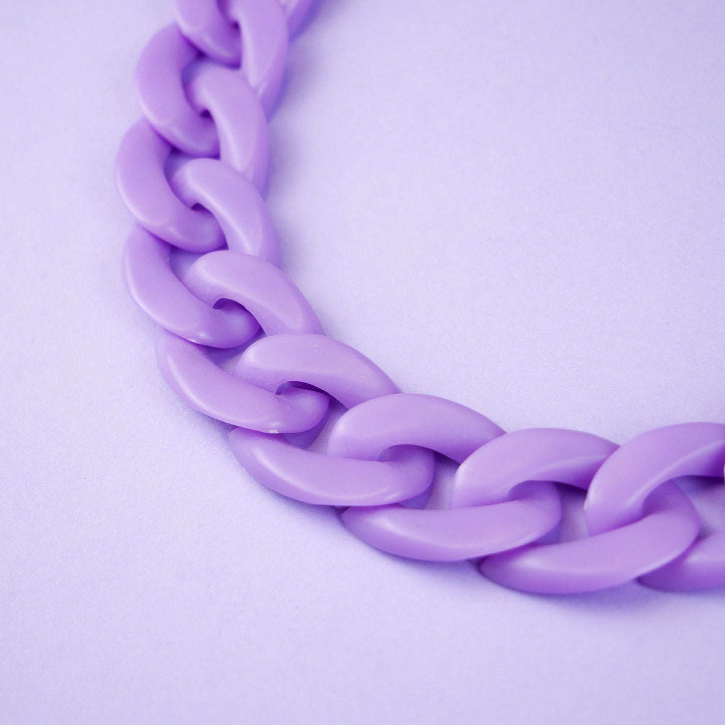 ACRYLIC CHAIN NECKLACE - purple