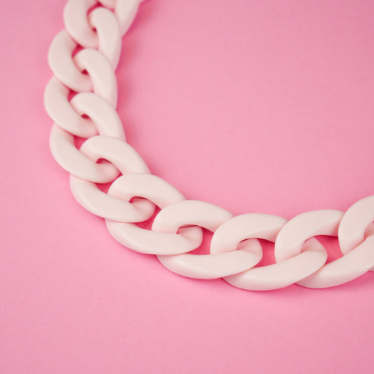 ACRYLIC CHAIN NECKLACE - pale pink