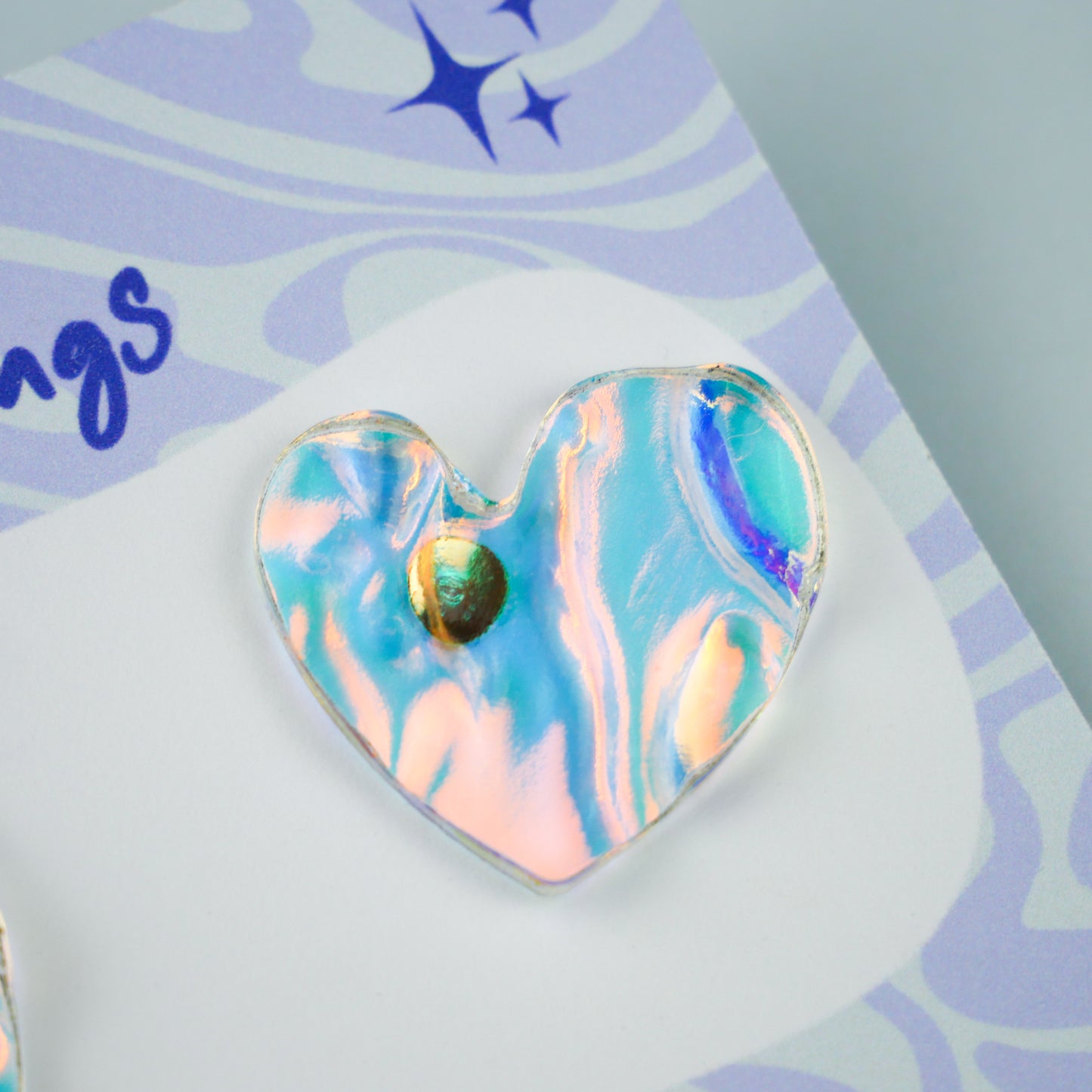 HEART STUD - iridescent