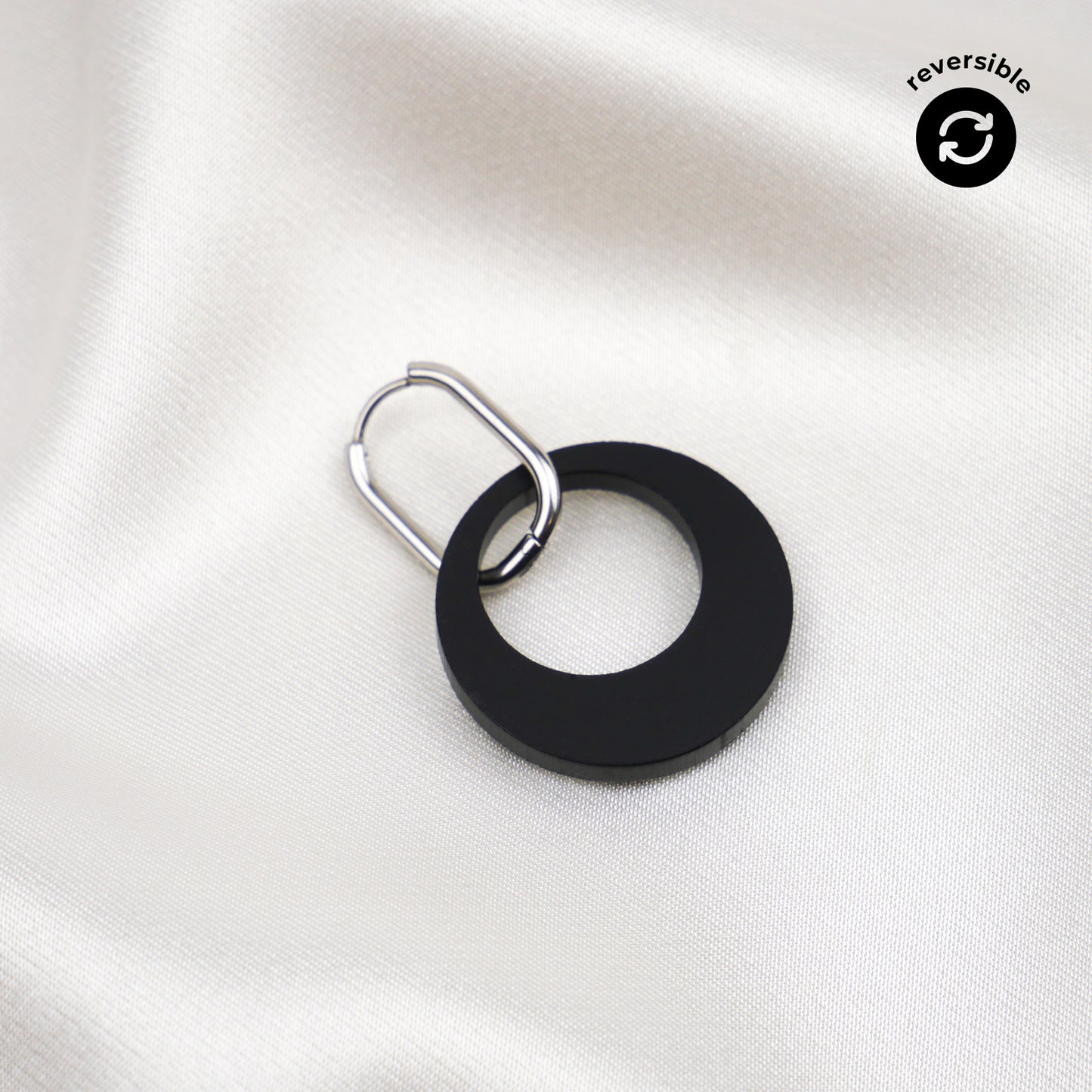 ROUND DANGLE - black polka dot