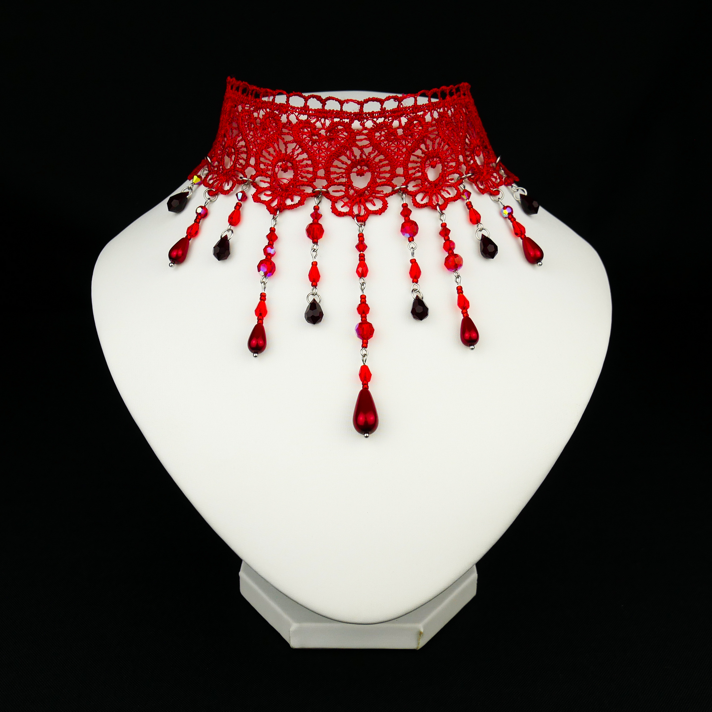 VAMPIRE QUEEN - red lace choker