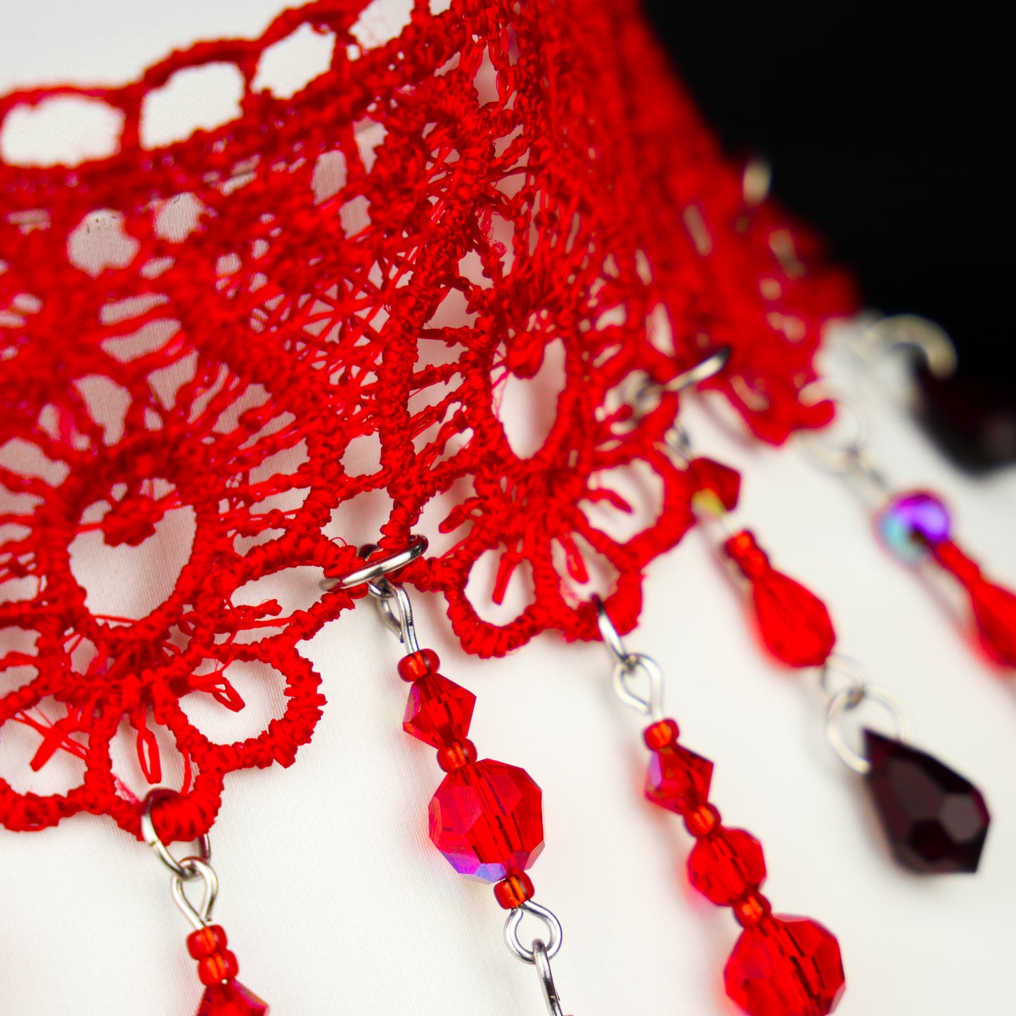 VAMPIRE QUEEN - red lace choker