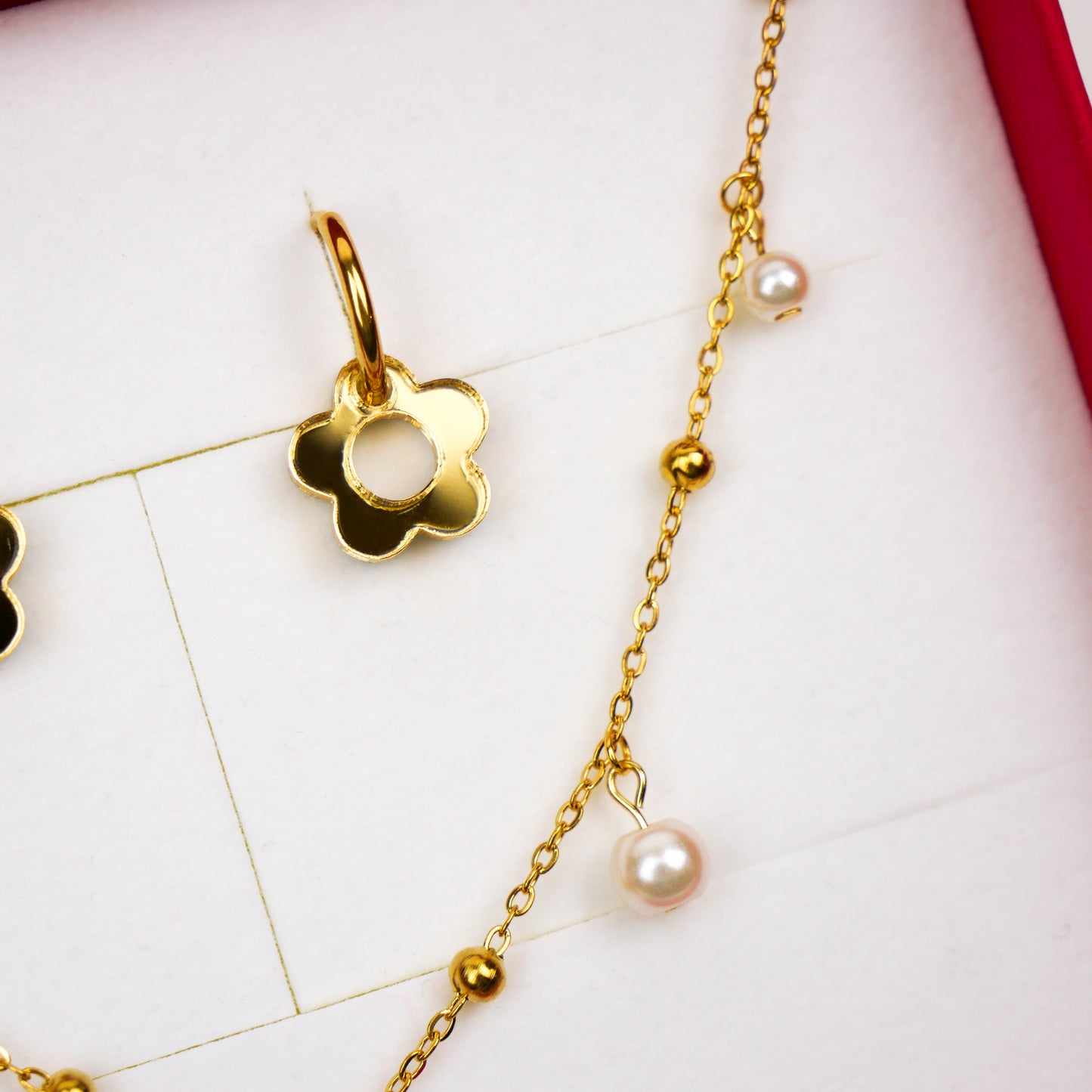 DAINTY - coffret doré